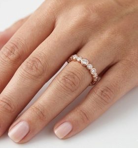 Bague en diamant de laboratoire sertie clos, style éternité, en or véritable 14 carats, pour mariage, délicate et empilable, cadeau d'anniversaire pour elle - Product Image 4