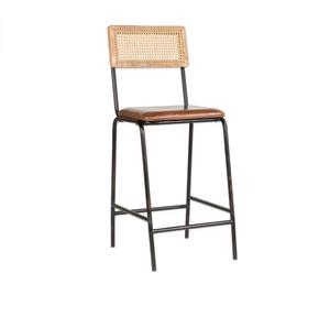Silla de Bar Iswa de Cuero y Mimbre con Acabado Marrón Envejecido, Diseño Artesanal Premium, Estilo Rústico Moderno, Envío a Todo el Mundo desde India - Product Image 1
