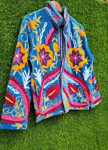 Chaqueta de terciopelo azul cielo de lujo con bordado Suzani para mujer, ropa exterior étnica bohemia floral hecha a mano - Product Image 2