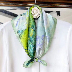 Écharpes en satin respirantes au design unique, accessoires très demandés, écharpes en satin à séchage rapide - Product Image 2