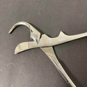 Tijeras para Huesos Gluck de 22 cm, Instrumento Quirúrgico Ortopédico de Acero Inoxidable con Cánula de Plástico, Certificación CE ISO - Product Image 2