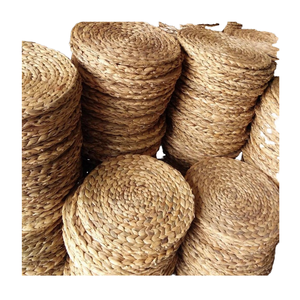 Set de table artisanal vietnamien en jacinthe d'eau, tressé naturellement, pour tables à manger, tables basses, restaurants, hôtels - Product Image 1