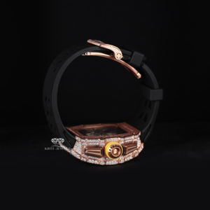 Reloj de hombre con forma de tonneau, diamantes de moissanita engastados, esfera de cronógrafo esqueletizada, tono rosa, estilo Hip Hop, correa de caucho - Product Image 5