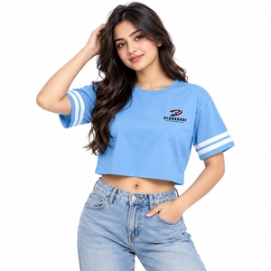 Styles confortables pour tous les jours, pour des looks modernes : t-shirts courts pour femmes, alliant confort et un look tendance au quotidien. - Product Image 1