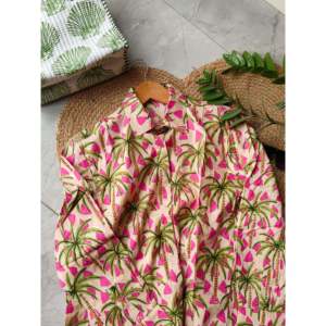 The Quince Life <b>Tropical</b> Tango Women's Long Blouse Size S Elegant Floral Print <b>Shirt</b> - Product Image 3