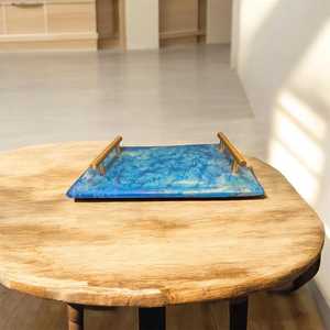 Bandeja Decorativa de Resina Azul Hecha a Mano con Asas y Acabado en Oro Rosa, Diseño Pintado a Mano, Tamaño Personalizado Disponible - Product Image 1