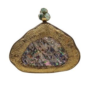 Pochette de soirée tendance de luxe artisanale en nacre avec cadre texturé doré pour femme - Product Image 1