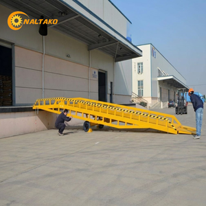 Rampe de chargement de conteneurs hydraulique manuelle Naltako de 6 tonnes pour les opérations de manutention en entrepôt avec chariots élévateurs et camions, rampe mobile d'entrepôt de 6 tonnes - Product Image 6