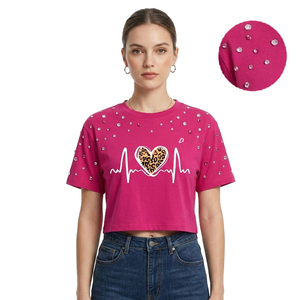 เสื้อครอปท็อปประดับเพชรเทียมสุดฮิต ลายกราฟิกหัวใจแบบกำหนดเอง ลายเสือดาว ประดับลูกปัด เสื้อผู้หญิง แขนสั้น คอกลม ผ้าฝ้าย เสื้อฤดูร้อน - Product Image 1