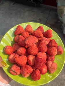 Fresas Liofilizadas de Vietnam, Enteras y en Rodajas, para Yogur, Cereales, Repostería, Ingredientes Alimenticios y Empaquetado para Venta al por Menor - Product Image 5