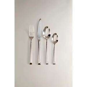 Ensemble de couverts en métal moderne avec finition polie pour table à manger de luxe et décoration de cuisine - Product Image 2