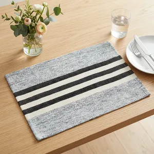 Mantel individual rectangular lavable hecho a mano, tejido en plata y negro, sostenible, a rayas, de PET y poliéster, para el hogar y bodas. - Product Image 3