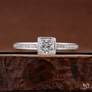 Bague de fiançailles classique en diamant de laboratoire taille princesse 0,50 ct, design moderne avec sertissage carré en or blanc 10 carats - Product Image 1
