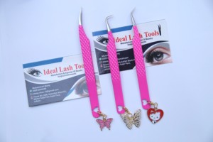 Pinces à cils professionnelles avec breloques, en acier inoxydable de qualité chirurgicale, pour extensions de cils volume. - Product Image 2
