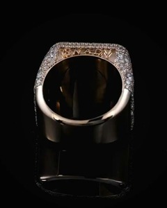 แหวนแชมป์เปี้ยนชิพแบบ Iced Out สำหรับผู้ชาย ประดับเพชร VVS มอยส์ซาไนต์ แหวนฮิปฮอปแบบมีตัวอักษร สั่งทำได้ หรูหรา ประดับเพชรระยิบระยับ ของขวัญสุดพิเศษ - Product Image 3