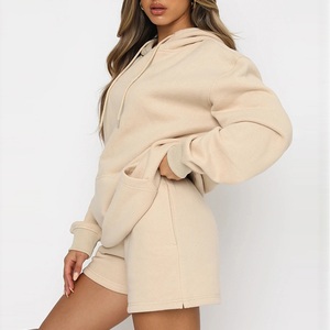 Conjunto de Sudadera con Capucha y Pantalones Cortos para Mujer, Color Beige, Corte Holgado, Algodón, Informal, Verano, Logotipo Frontal Estampado, Bolsillos Laterales, Cierre con Cordón - Product Image 3