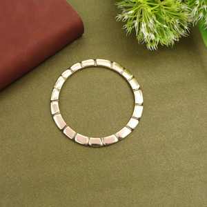 Brazalete Dorado con Diseño Geométrico al por Mayor para Mujer, Estilo Moderno, Joyería de Moda, Personalización OEM ODM - Product Image 4