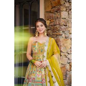 Vestido Anarkali de Diseño Artesanal con Dupatta, para Fiesta, Talla XS, Tela de Organza Bordada, Silueta en A, Estilo Chinoiserie - Product Image 3