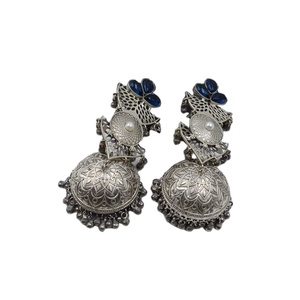 Diseño moderno de plata pesada se parecen a los pendientes de tuerca de las mujeres blanco perla azul piedra latón hecho a mano Kundan jhumka pendientes para niña - Product Image 2