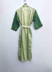 Kimono largo de patchwork, ropa de dormir, bata de noche, hecho a mano, estilo indio vintage, de seda sari reciclada. - Product Image 5