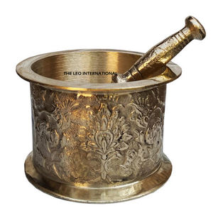 Mortero y pilón de madera natural pulida, utensilios domésticos económicos, forma redonda, portátil y sostenible. - Product Image 3