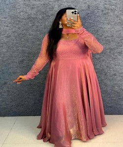 ชุดเดรสสไตล์อินเดียผ้าฝ้ายลายปักเลื่อมและลูกปัด พร้อมผ้าคลุมไหล่และเข็มขัด สำหรับงานเทศกาล ราคาขายส่ง เสื้อผ้าสตรี กำลังเป็นที่นิยม - Product Image 3