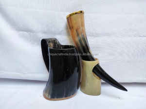 Cuerno para beber de inspiración medieval Premium con tallas intrincadas con soporte de Unique Craft India - Product Image 2