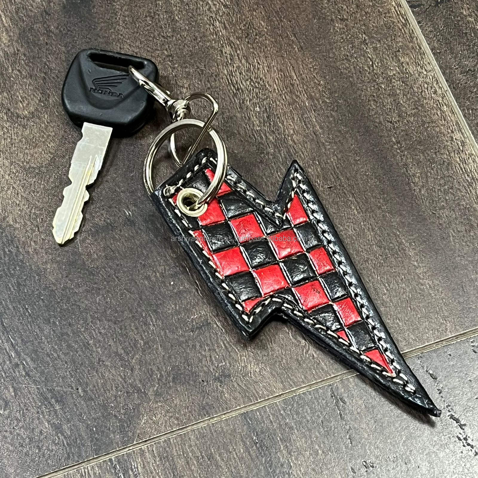 À carreaux rouges et noirs