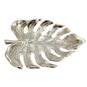 Plateau décoratif moderne en aluminium argenté en forme de papillon à quatre compartiments, design abstrait, finition texturée, artisanat, pièce unique - Product Image 5