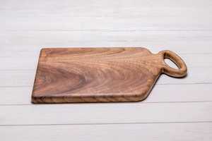 Planche à découper rectangulaire en bois massif gravée sur mesure, antidérapante, avec poignée et logo, ustensile de cuisine - Product Image 5