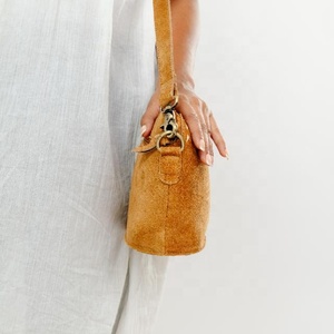 Vente en gros de sac à bandoulière en cuir véritable pour femmes, grande capacité, nouveau sac à bandoulière haut en daim noir - Product Image 3