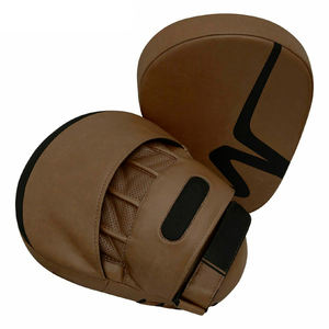 Pads de boxe en cuir de haute qualité - Équipement de sécurité sportive protecteur et écologique par XERET SPORTS - Product Image 4