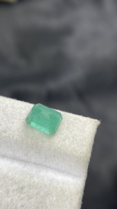 Émeraude naturelle certifiée du Zambie, taille octogonale, pierre à bon lustre, pierre précieuse non montée pour la création de bijoux, 1,73 carat - Product Image 3