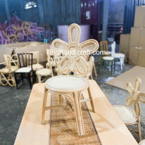 Chaise pour enfants en rotin artisanal pour événements festifs, siège tressé naturel pour enfants pour location d'événements d'anniversaire et de mariage - Product Image 1