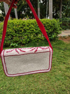Bolso de Hombro Rectangular Hecho a Mano con Cuentas y Diseño Floral, Artesanía Textil, Bordado, Categoría Regalos y Manualidades - Product Image 5