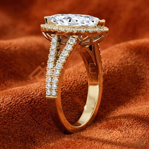 Anillo de compromiso de oro amarillo de 14K/18K personalizado con diamante marquesa, halo de diamantes cultivados en laboratorio y banda de doble fila pavé. - Product Image 2