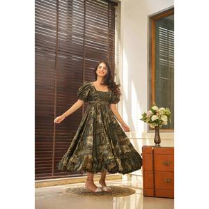 Hermoso vestido de noche estampado con volantes para fiesta - Product Image 2