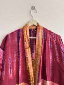 Robe kimono en soie tie-dye, tenue d'été faite à la main, robe colorée de luxe - Product Image 2