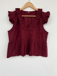 เสื้อผู้หญิงสีแดงเบอร์กันดี ผ้าฝ้ายเนื้อสแลบ แขนกุด คอระบาย แขนสั้น จับจีบชายเสื้อ สไตล์ลำลอง สำหรับฤดูใบไม้ผลิและฤดูร้อน ติดกระดุมด้านหน้า - Product Image 1