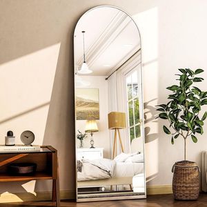 Miroir sur pied arqué pleine longueur 64"x21" avec cadre en bois argenté - Product Image 1