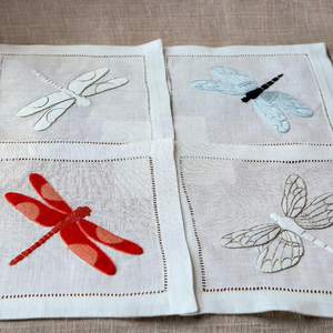 Servilletas de cóctel de lino Flight of Dragonflies: servilletas de bebida reutilizables 100% de lino natural, elegante diseño inspirado en la naturaleza - Product Image 5