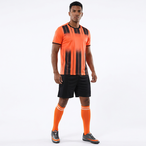 Ensemble de football pour hommes, maillot rayé orange et noir sublimé, short, chaussettes, vêtements de sport toutes saisons, respirant et anti-transpiration - Product Image 6