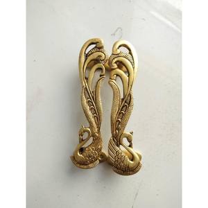 Las mejores manijas de puerta de latón con un brillo metálico lujoso que realza la belleza de los diseños arquitectónicos modernos. - Product Image 4