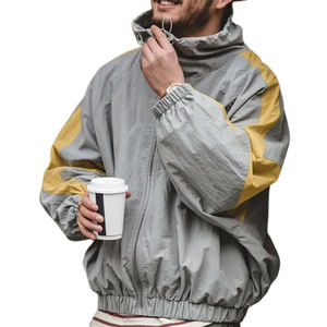 เสื้อฮู้ดกันลมสไตล์ฮิปฮอปเกาหลี ทรงหลวม โอเวอร์ไซส์ น้ำหนักเบา ตกแต่งแบบแพทช์เวิร์ค ขายส่งราคาพิเศษ เสื้อผ้าสตรีทแวร์ MOQ ต่ำ - Product Image 1