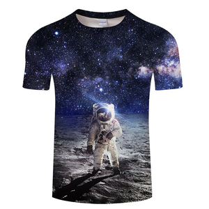 Camiseta con estampado de astronauta en la luna para hombre, manga corta, cuello redondo, informal, corte regular, poliéster transpirable de punto - Product Image 2