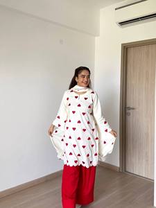 Kurti en coton imprimé cœur blanc avec palazzo et dupatta rouges – Ensemble décontracté traditionnel indien et pakistanais pour femme, longueur cheville, coupe ample - Product Image 2