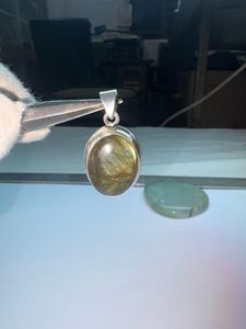Pendentif Charme Géométrique en Labradorite Naturelle Multicolore Faite à la Main, Sertie en Argent 925 Style Vintage, Cadeau pour Femme - Product Image 4