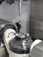 Centre d'usinage CNC 5 axes avec précision d'usinage simultanée sur 5 axes pour composants aérospatiaux et pièces en alliage de titane
