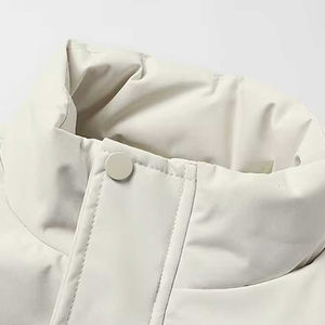 Gilet matelassé VELA EQUINOX pour homme, couleur unie, col montant, fermeture éclair épaisse, veste d'hiver confortable avec rembourrage, logo frontal, style décontracté - Product Image 3