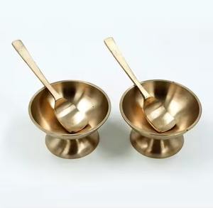 Tazón de metal para servir helado, ideal para postres fríos en mesas de comedor. - Product Image 5